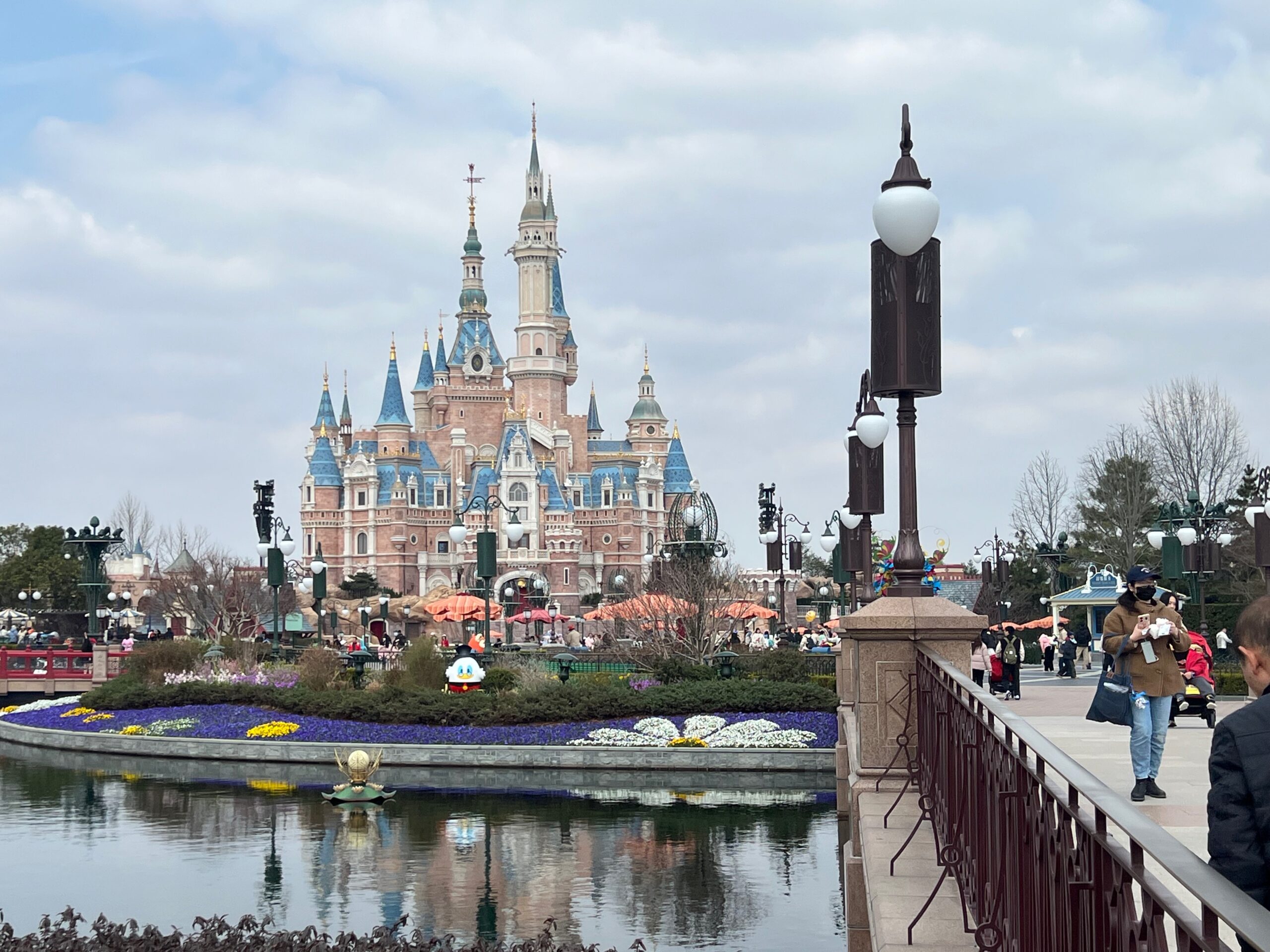 上海ディズニーランド 夜のお城 ライトアップ