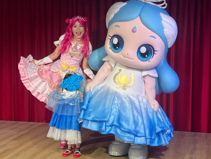 ティニピンワールド キャラクターと一緒に撮影 子連れ